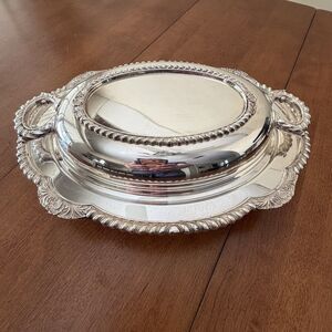 Wallace M608 Silveplate Gadroon & Shell Border Covered Vegetable Serving Dish